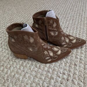 SUNDANCE ITALIAN BOOTS - SIZE 6 1/2 (37)